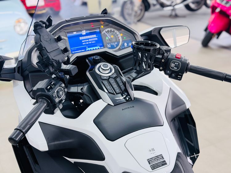 Honda New Goldwing DCT รุ่นTop สีขาว ปี23 รุ่นปัจจุบันกล่องท้ายใหญ่แล้ว 29xxxkm  คู่มือบุ้คเซอร์วิสครบ คันนี้สภาพเหมือนใหม่  รูปที่ 10
