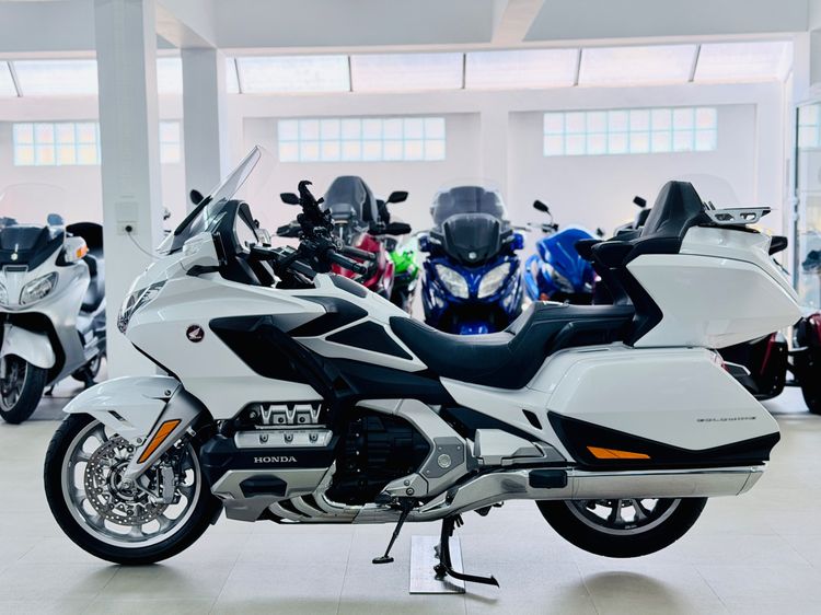 Honda New Goldwing DCT รุ่นTop สีขาว ปี23 รุ่นปัจจุบันกล่องท้ายใหญ่แล้ว 29xxxkm  คู่มือบุ้คเซอร์วิสครบ คันนี้สภาพเหมือนใหม่  รูปที่ 4