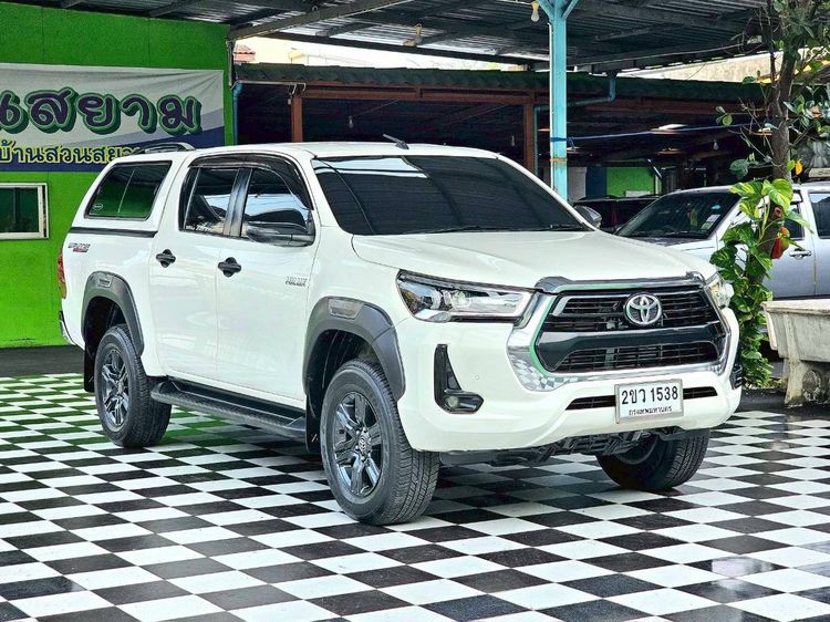 รถ Toyota Hilux Revo Double Cab 2.4 Mid Prerunner สี ขาว