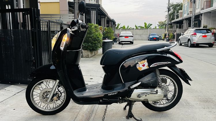 รถจักรยานยนต์ Scoopy i ปี 2014 รูปที่ 2