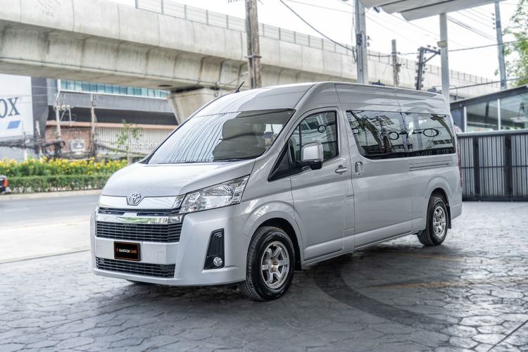 รถ Toyota Commuter 2.8 สี เทา