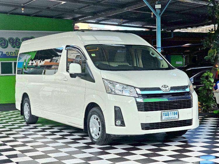 Toyota Commuter 2023 2.8 Van ดีเซล ไม่ติดแก๊ส เกียร์อัตโนมัติ ขาว