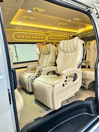 Toyota Commuter 2023 2.8 Van ดีเซล ไม่ติดแก๊ส เกียร์อัตโนมัติ ขาว รูปที่ 2
