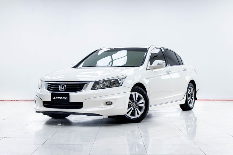 รถ Honda Accord 2.0 E สี ขาว