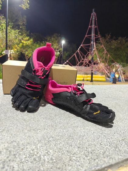  Vibram FiveFingers รุ่น V-Train 2.0 รองเท้าเทรนนิ่ง