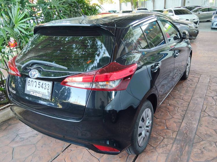 Toyota Yaris 2017 1.2 J Sedan เบนซิน ไม่ติดแก๊ส เกียร์อัตโนมัติ ดำ รูปที่ 4