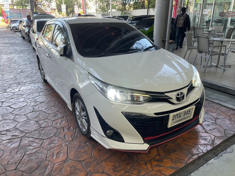 รถ Toyota Yaris 1.2 G สี ขาว