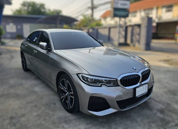 รถ BMW Series 3 330Li สี น้ำตาล