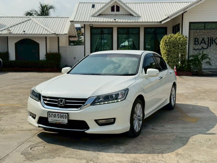 รถ Honda Accord 2.0 EL NAVI สี ขาว