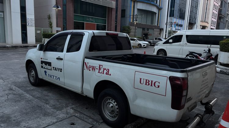 รถ Isuzu D-MAX 2.5 Hi-Lander สี ขาว