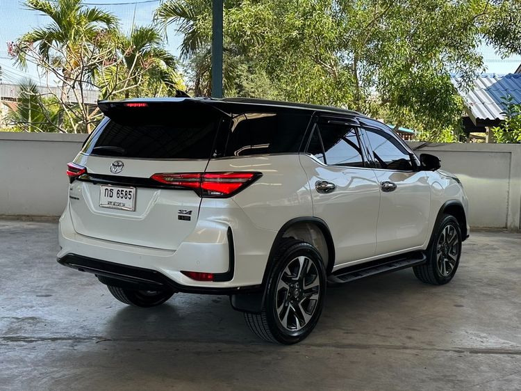 Toyota Fortuner 2021 2.8 Legender Black Top 4WD Utility-car ดีเซล ไม่ติดแก๊ส เกียร์อัตโนมัติ ขาว รูปที่ 2