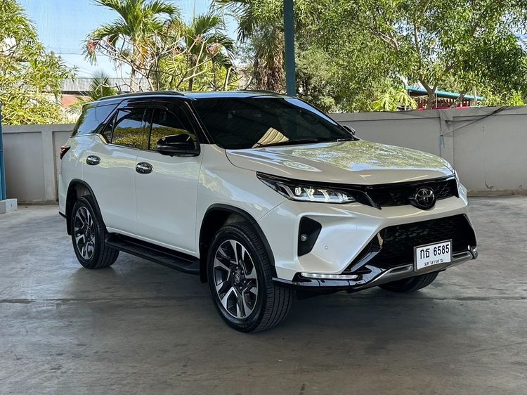 Toyota Fortuner 2021 2.8 Legender Black Top 4WD Utility-car ดีเซล ไม่ติดแก๊ส เกียร์อัตโนมัติ ขาว รูปที่ 3