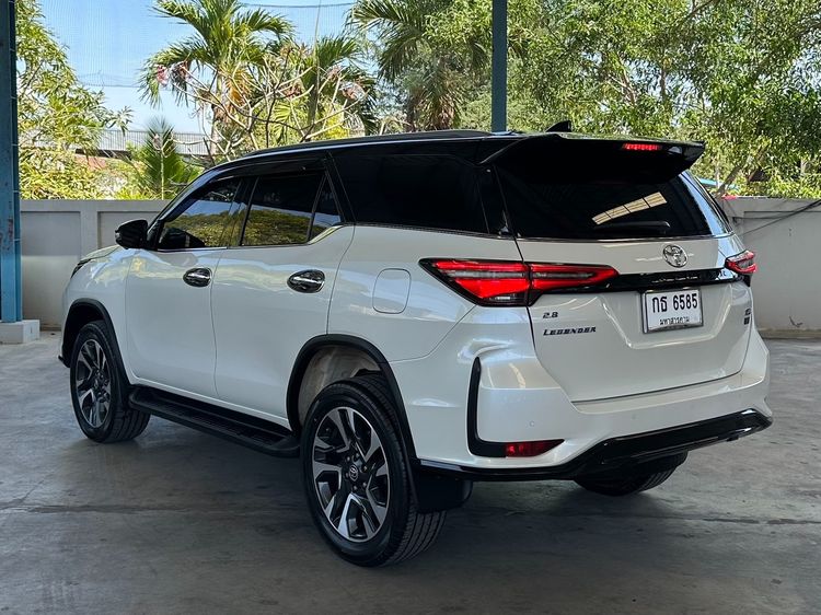 Toyota Fortuner 2021 2.8 Legender Black Top 4WD Utility-car ดีเซล ไม่ติดแก๊ส เกียร์อัตโนมัติ ขาว รูปที่ 4