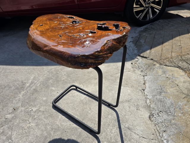 โต๊ะไม้จริง ขาเหล็กแข็งแรง
ขนาด ยาว 50CM กว้าง 40CM สูง 53CM รูปที่ 2