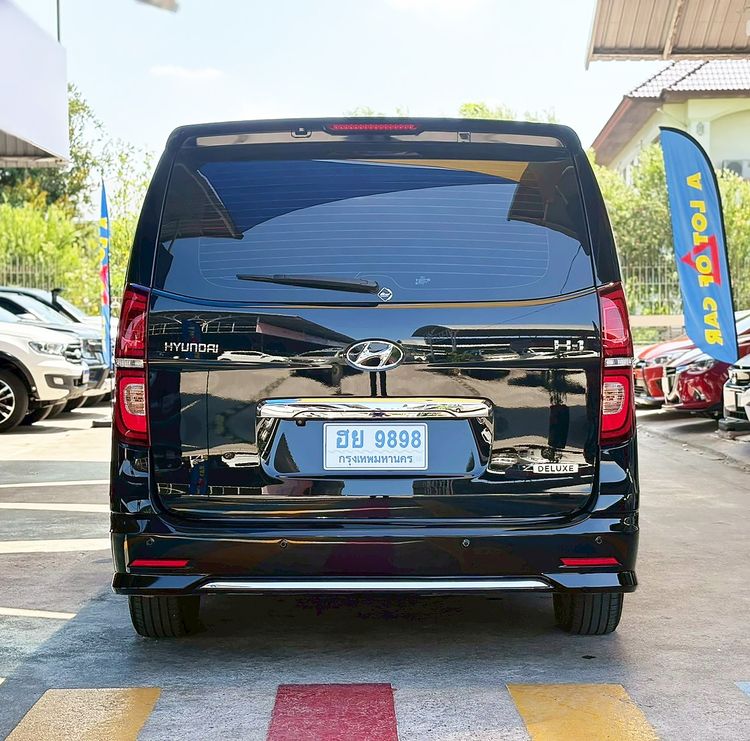 Hyundai H-1  2018 2.5 Deluxe Van ดีเซล ไม่ติดแก๊ส เกียร์อัตโนมัติ ดำ รูปที่ 4