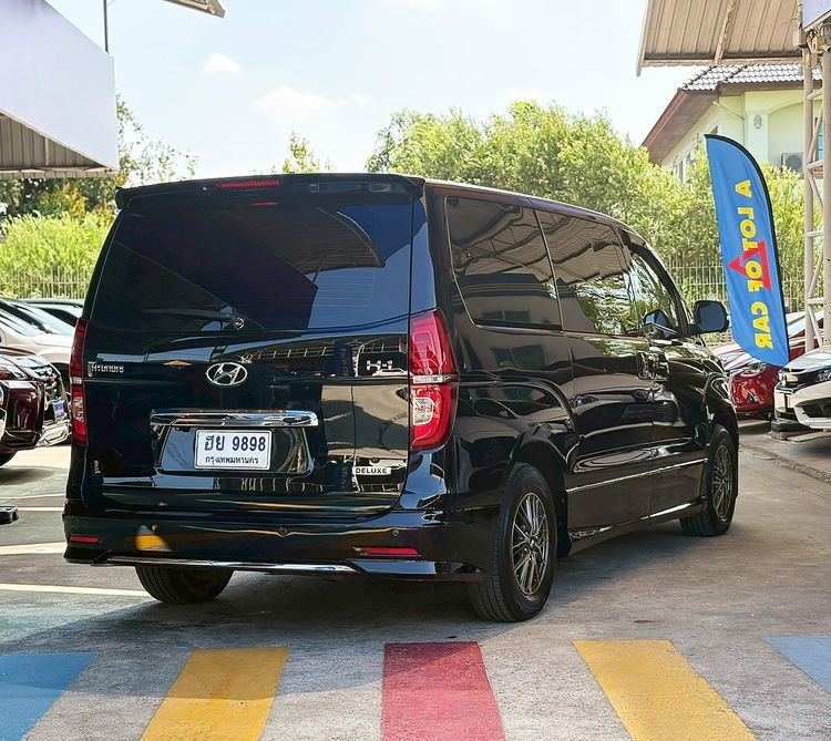 Hyundai H-1  2018 2.5 Deluxe Van ดีเซล ไม่ติดแก๊ส เกียร์อัตโนมัติ ดำ รูปที่ 3