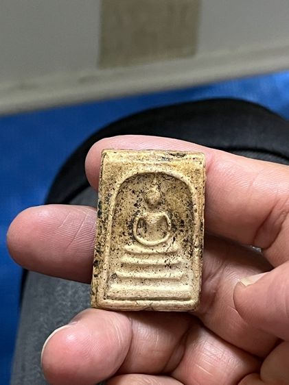 พระสมเด็จสวยๆสภาพดีครับ