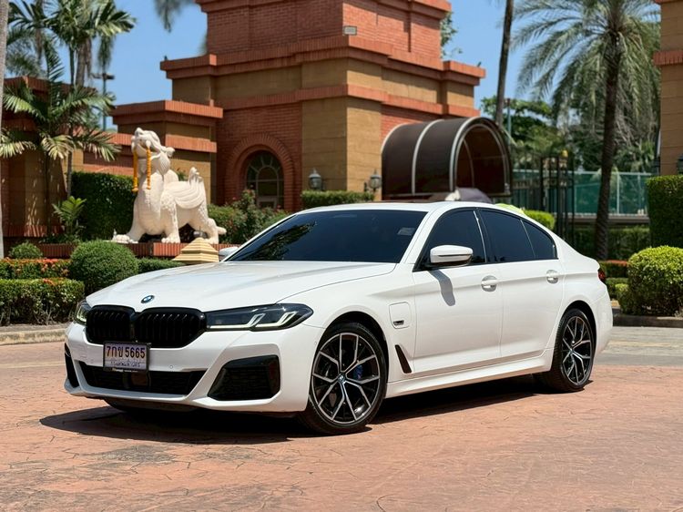 รถ BMW Series 5 530e สี ขาว