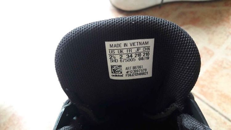 รองเท้าผ้าใบ