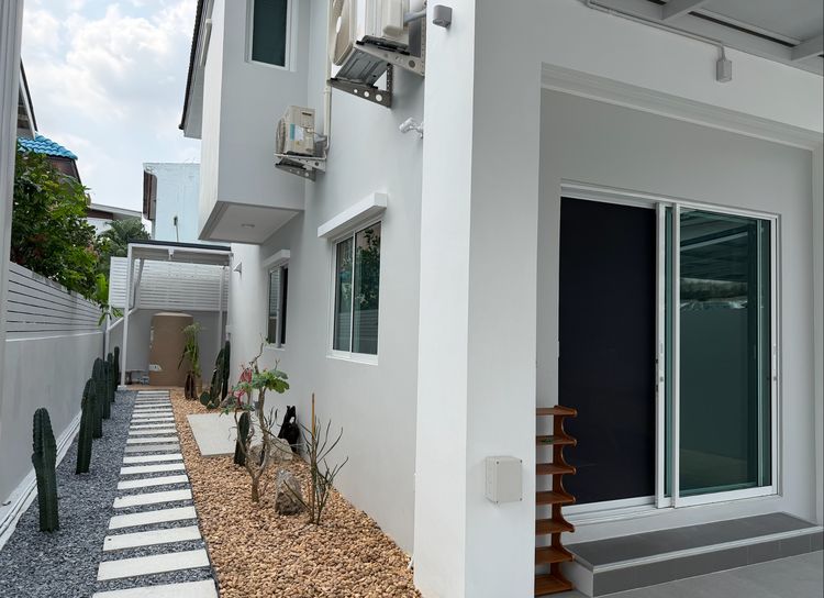 อื่นๆ ตกแต่งครบ 2025  ขาย ให้เช่า บ้านแฝดใหม่มือหนึ่ง ทำเลอ่อนนุช 40 รูปที่ 4