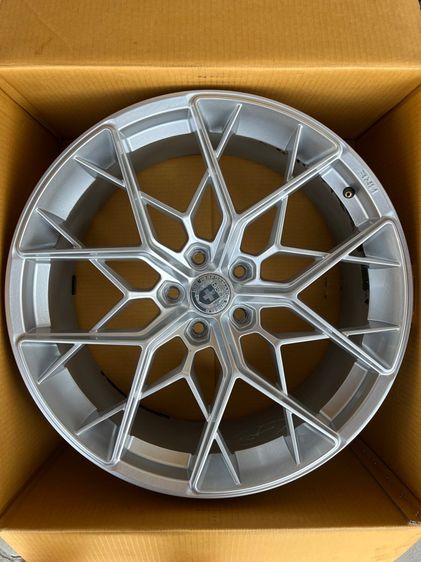 ขายล้อ HRE FF10 ขอบ 20 flowfoming กว้าง 8.5 off 35(4วง) 5รู 112-114 ทำสีใหม่ ตำหนิตามรูป รูปที่ 2