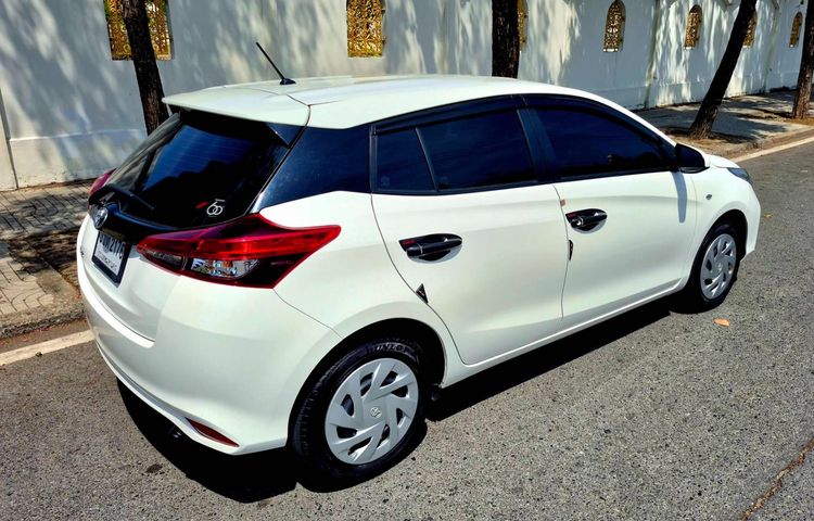 Toyota Yaris 2022 1.2 Entry Sedan เบนซิน ไม่ติดแก๊ส เกียร์อัตโนมัติ ขาว รูปที่ 3