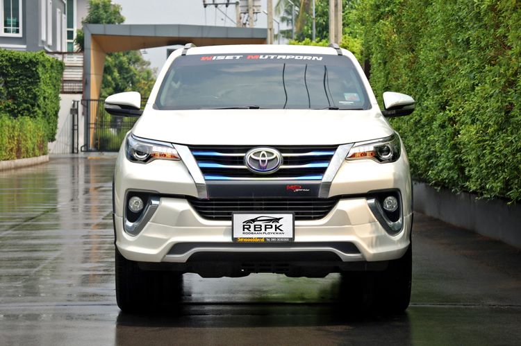 Toyota Fortuner 2017 2.4 V Utility-car ดีเซล ไม่ติดแก๊ส เกียร์อัตโนมัติ ขาว รูปที่ 2