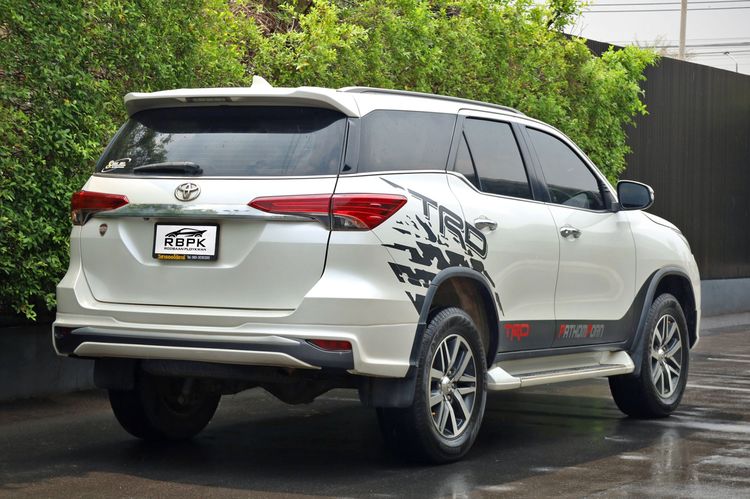 Toyota Fortuner 2017 2.4 V Utility-car ดีเซล ไม่ติดแก๊ส เกียร์อัตโนมัติ ขาว รูปที่ 4