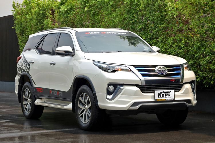 Toyota Fortuner 2017 2.4 V Utility-car ดีเซล ไม่ติดแก๊ส เกียร์อัตโนมัติ ขาว รูปที่ 3