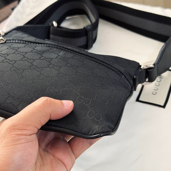 Gucci GG Nylon Messenger Small Bag รูปที่ 9