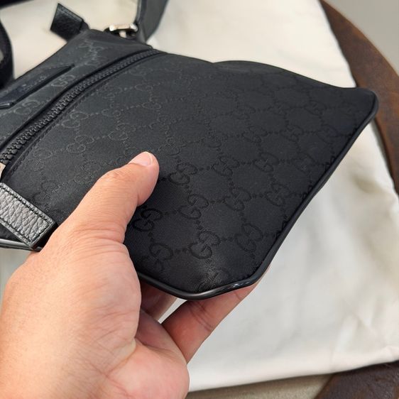 Gucci GG Nylon Messenger Small Bag รูปที่ 8