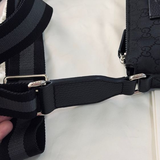 Gucci GG Nylon Messenger Small Bag รูปที่ 6