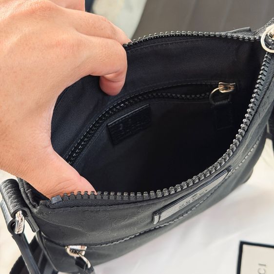 Gucci GG Nylon Messenger Small Bag รูปที่ 5