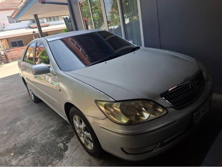 รถ Toyota Camry 2.0 E สี บรอนซ์เงิน