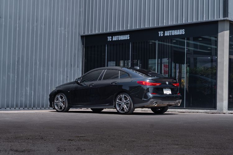 BMW Series 2 2022 220i Sedan เบนซิน ไม่ติดแก๊ส เกียร์อัตโนมัติ ดำ รูปที่ 4