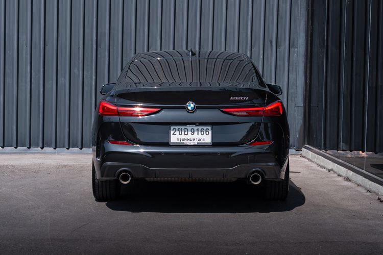BMW Series 2 2022 220i Sedan เบนซิน ไม่ติดแก๊ส เกียร์อัตโนมัติ ดำ รูปที่ 3
