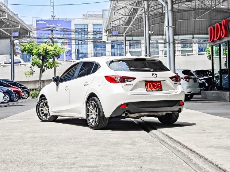 Mazda Mazda3 2015 2.0 C Sedan เบนซิน เกียร์อัตโนมัติ ขาว รูปที่ 3