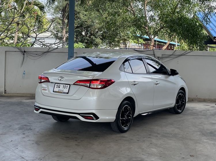 Toyota Yaris ATIV 2022 1.2 Sport Premium Sedan เบนซิน ไม่ติดแก๊ส เกียร์อัตโนมัติ ขาว รูปที่ 2