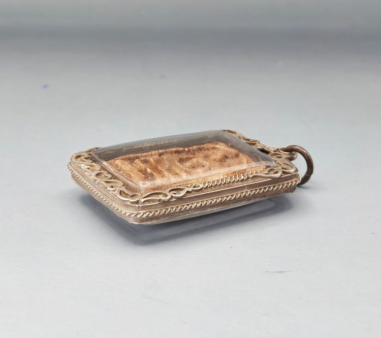 พระสมเด็จ เลี่ยมเงินแท้  รูปที่ 7