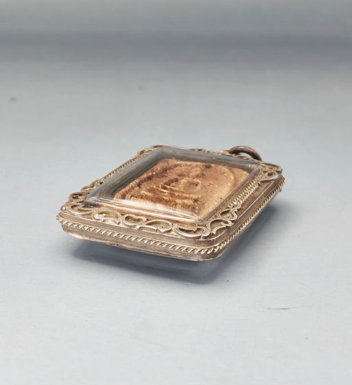 พระสมเด็จ เลี่ยมเงินแท้  รูปที่ 6