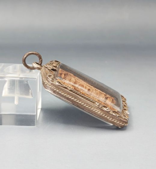 พระสมเด็จ เลี่ยมเงินแท้  รูปที่ 3