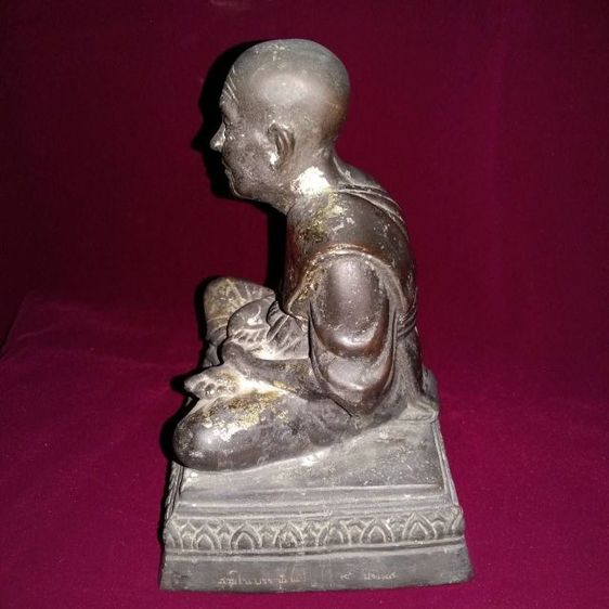 พระบูชาหลวงพ่อทวด สำนักปู่สวรรค์ รุ่นแรก ปี2516 หน้าตัก4 นิ้ว บรรจุดิน9ประเทศ 
สภาพสวยเดิมๆผิวหิ้งแห้ง เจ้าของเก็บสะสมไว้อย่างดี รูปที่ 4