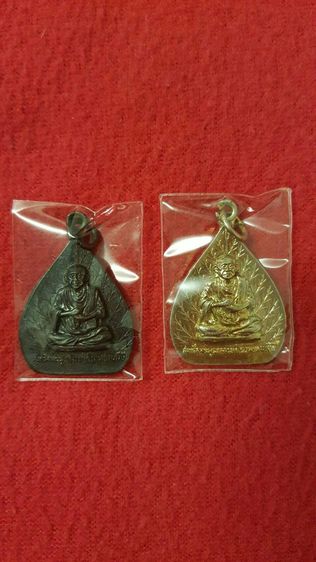 พระบูชาหลวงพ่อทวด สำนักปู่สวรรค์ รุ่นแรก ปี2516 หน้าตัก4 นิ้ว บรรจุดิน9ประเทศ 
สภาพสวยเดิมๆผิวหิ้งแห้ง เจ้าของเก็บสะสมไว้อย่างดี รูปที่ 15