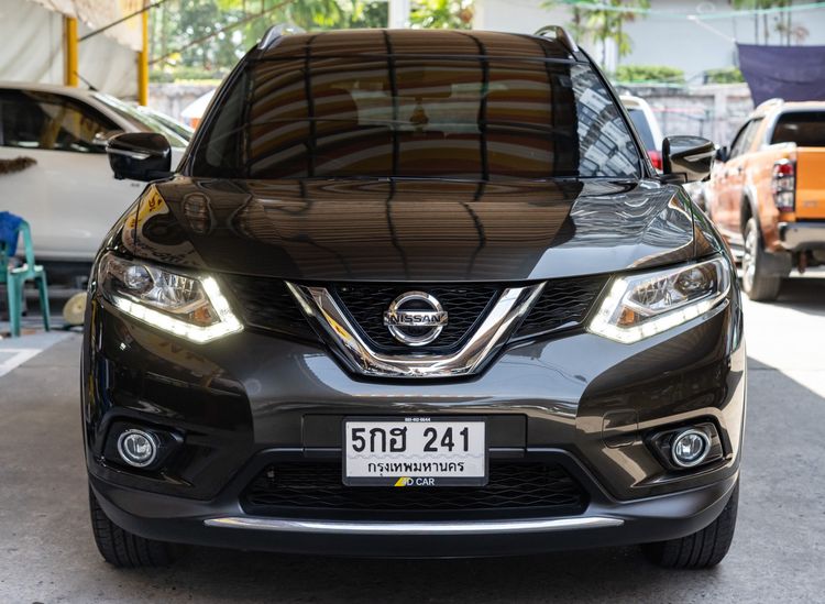 รถ Nissan X-Trail 2.0 V 4WD สี เขียว