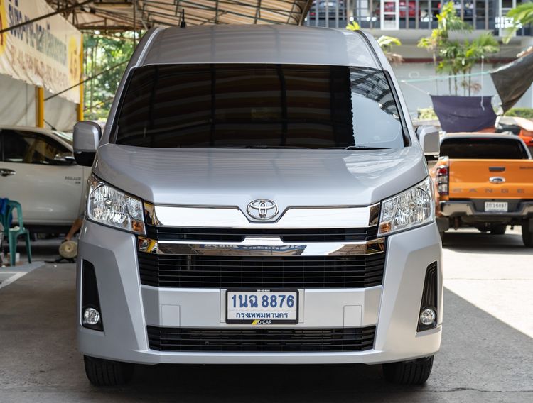 รถ Toyota Commuter 2.8 สี เทา