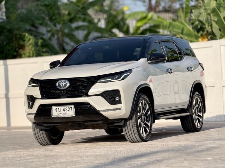 รถ Toyota Fortuner 2.4 Commander สี ขาว