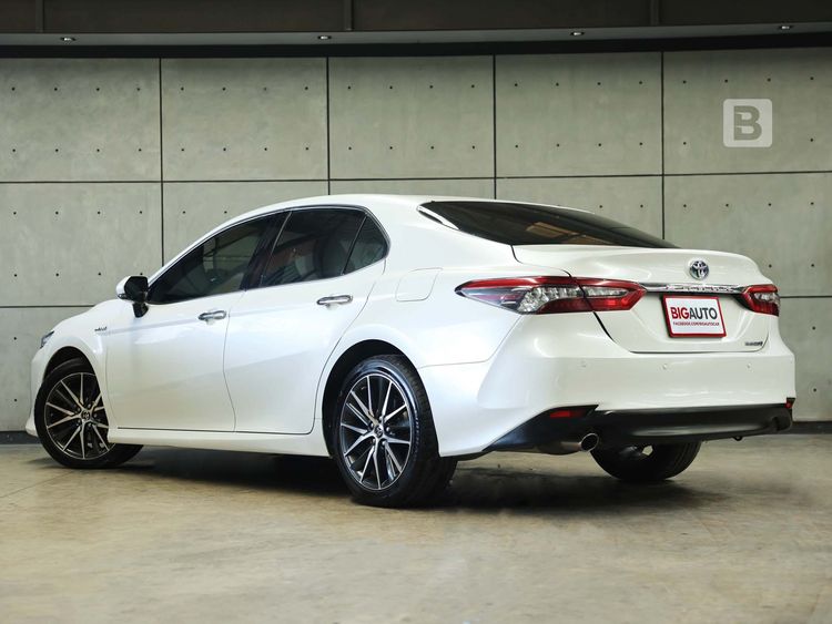 Toyota Camry 2022 2.5 HEV Premium Sedan ไฮบริด ไม่ติดแก๊ส เกียร์อัตโนมัติ ขาว รูปที่ 4