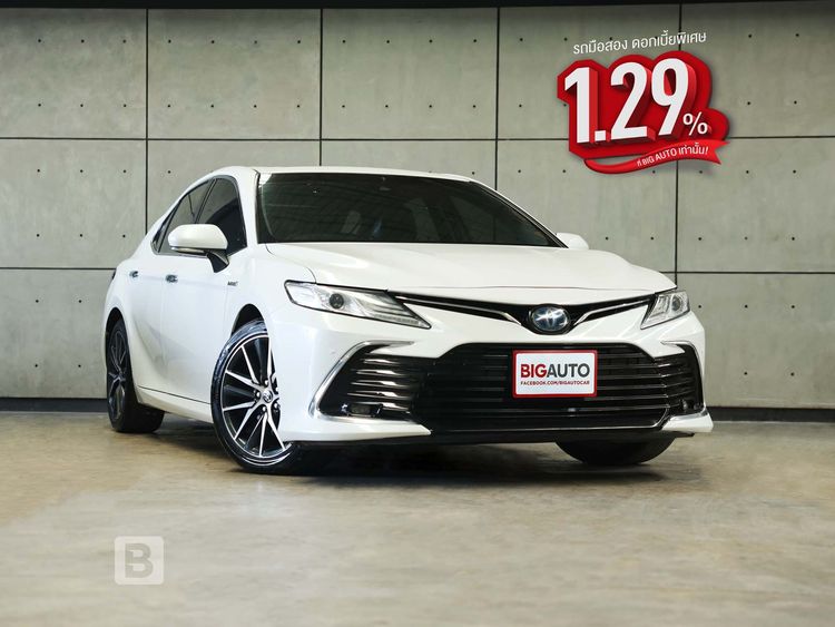 รถ Toyota Camry 2.5 HEV Premium สี ขาว