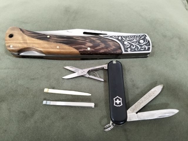 ขายคู่Victorinox sd 58 mm. แท้มือสองเครื่องมือครบใบมีดหลักผ่านการลับแต่ยังคม พร้อมมีดพับวินเทจทรงมีดสวยระบบล็อคหลังมีน้ำหนักราคา 650.-บาท รูปที่ 4