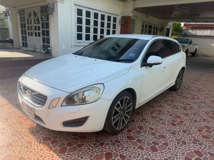 รถ Volvo V60 1.6 Drive สี ขาว